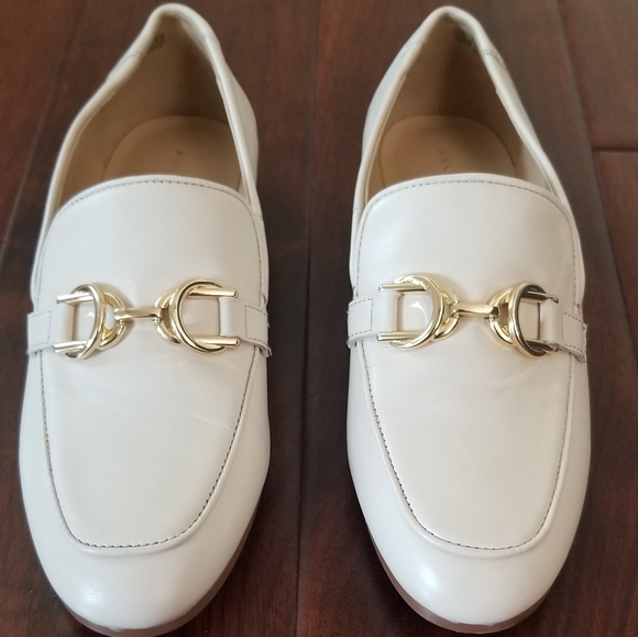 ANN TAYLOR Chain Bit Leather Loafers - Pearl Shadow Cream - Size 6 - Picture 3 of 8